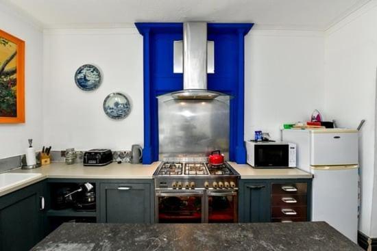Quirky 4 Bedroom Apartment With Terrace 카디프 외부 사진