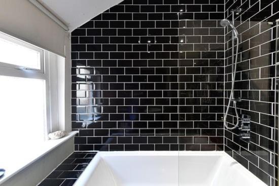 Quirky 4 Bedroom Apartment With Terrace 카디프 외부 사진
